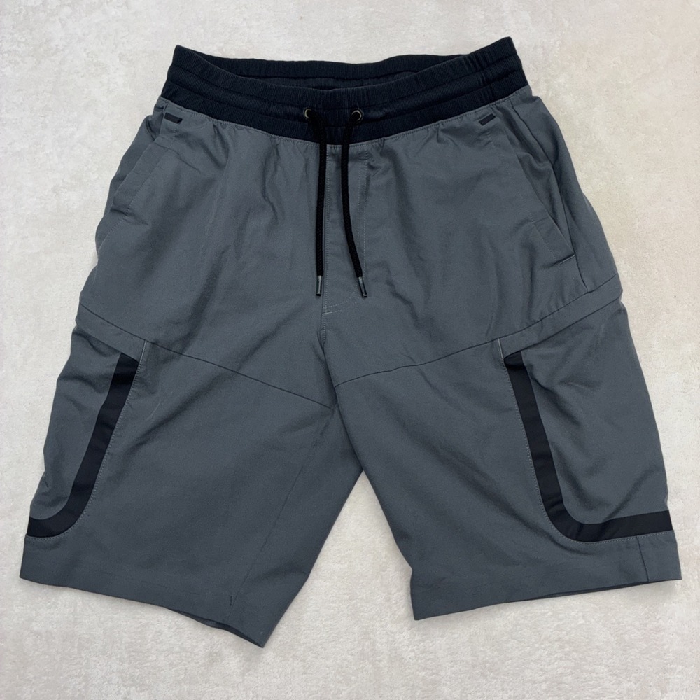 Under Armor Fitted Headgear Gray Shorts Size Med